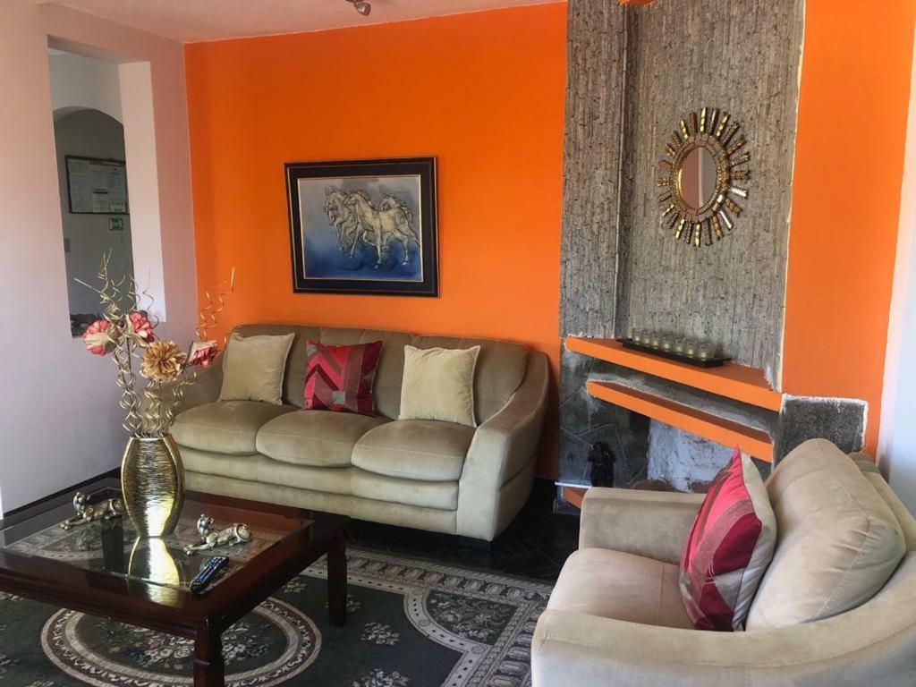 Hostal Tutamanda 2 Quito Bagian luar foto